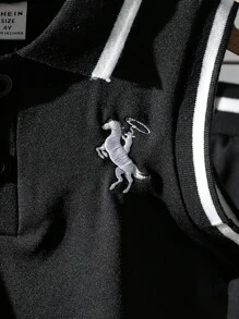 SHEIN Conjunto de blusa sin mangas de unicolor con parches y botones, y falda para niña - Negro - Ver 4