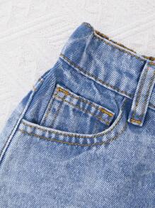 SHEIN Tween Girls Y2K 春夏假期浅色水洗休闲百搭做旧低腰破洞毛边牛仔短裤，夏季海滩波西米亚风度假短裤，夏季音乐会节日休闲狂欢装，女孩夏季早午餐毕业装 - 淺色水洗藍 - 查看 4