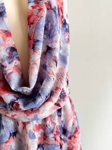 Soleia Vestido corto de tirantes con cuello profundo en V, volantes, bajo asimétrico y efecto tie-dye, ideal para vacaciones