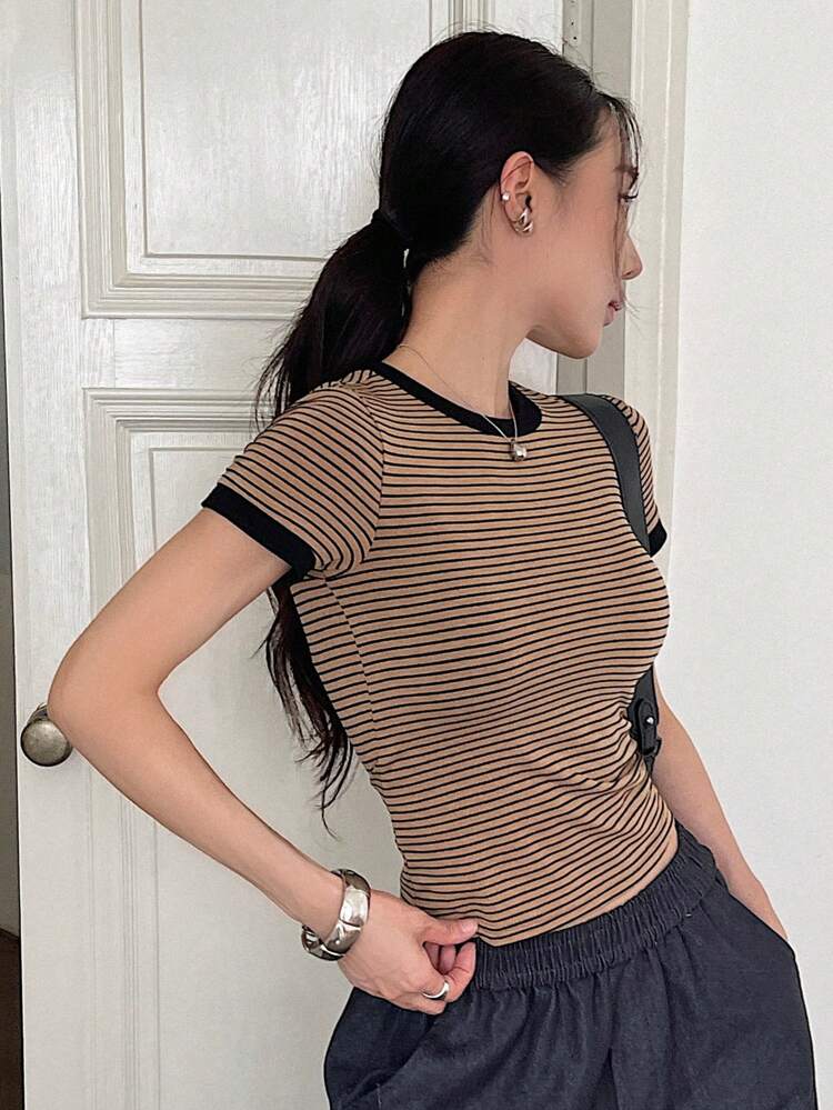 Women's Striped Short Sleeve Fitted T-Shirt, Fashionable For Summer