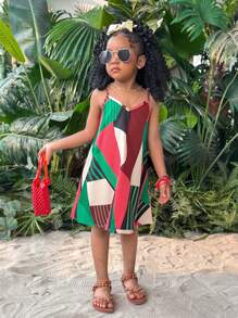 年轻女孩时尚休闲碎花雪纺宽松吊带背心连衣裙，适合度假穿着