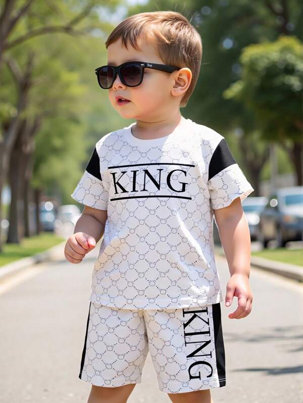 1 set ținută la modă pentru bebeluși băieți, imprimeu complet cu logo-ul ursulețului și textul "KING" pe tricou, set tricou cu mânecă scurtă și pantaloni scurți, potrivit pentru purtare zilnică, ținută atrăgătoare de primăvară/vară.