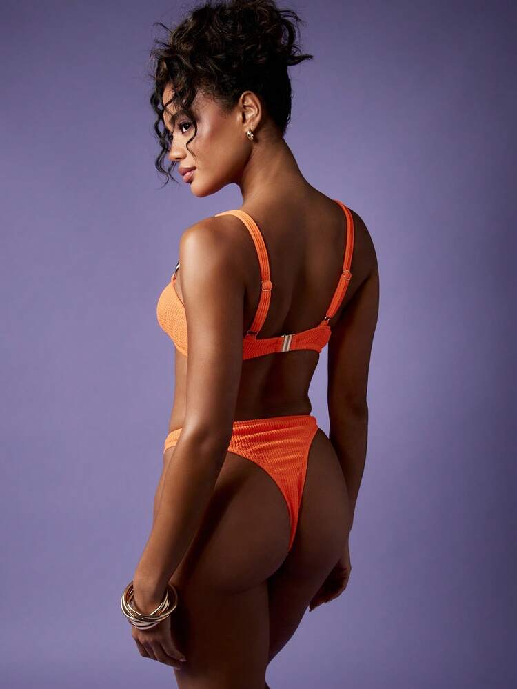 MISSGUIDED Textured Bandeau Bikini Set With Metallic Shell Hardware Embellishments Perfect For Beach Vacation Resort Wear Summer Swimming