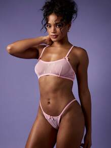 Missguided x Playboy 俏皮兔子图案网眼文胸和内裤内衣套装，带装饰蝴蝶结情人节睡衣蜜月系列