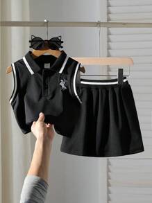 SHEIN Conjunto de blusa sin mangas de unicolor con parches y botones, y falda para niña - Negro - Ver 1