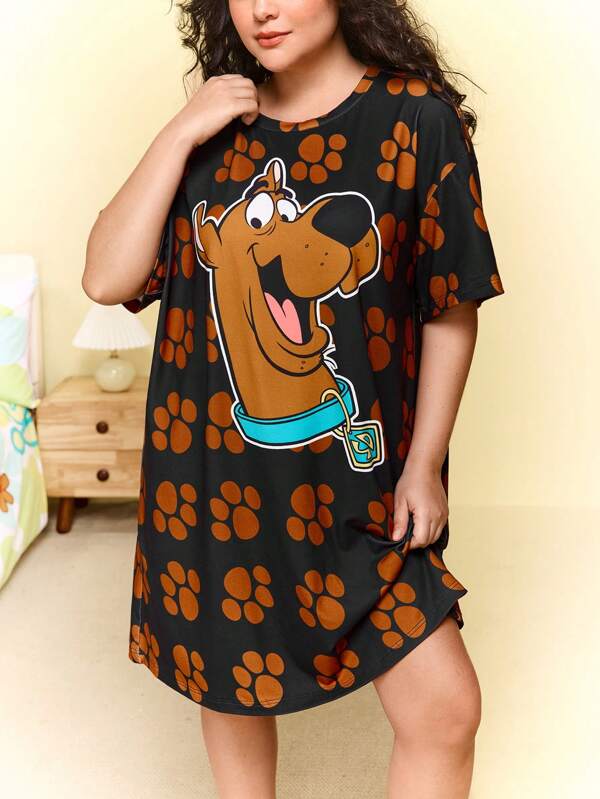 SCOOBY-DOO X SHEIN Camisón holgado de talla grande para mujer de verano con estampado de perro y huellas de dibujos animados con hombros caídos