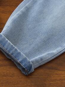 SHEIN 2pcs/Set Young Boy Fashion Versatile White Patterned Knit Fabric Embroidered Decor Round Neck Short Sleeve Top & Elastic Waist Real Denim Wash Long Pants Set, Suitable For Outdoor, Vacation, Shopping, Party, Photo Shooting - White - View 7