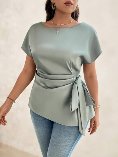 Chikora Curve Plus Size Dam Daglig Casual Elegant Rund Hals Kortärmad Midja Plisserad Rosettknut Satinskjorta, Business Casual Kvinna, Lärare, Gamla Pengar Style Dam, Business Casual Kvinnor, Snygga Outfits För Kvinnor, Sommaroutfits För Kvinnor, Semesteroutfits Dam, Dam Sommarkläder, Utekvällstoppar Dam, Söta Sommartoppar, Damkläder Sommar, Satin Topp