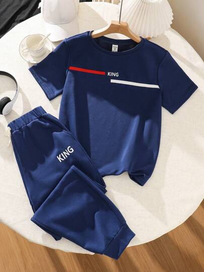 Camisa corta de manga corta con cuello redondo y estampado de letras casual y sencilla para niño pequeño, con ajuste relajado y versátil, adecuada para salidas, escuela, vacaciones, fiestas, deportes, primavera/verano