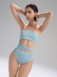 LYSMO 2025 Nouvelle arrivée Combinaison sans bretelles d'été pour femmes avec découpe sur le côté de la taille et détail d'anneau métallique. Parfait pour un style audacieux, une ambiance de fille branchée, une esthétique Y2K et une tenue de plage - Bleu ciel - Voir 4