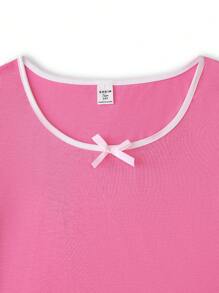 Conjunto de 2 piezas para adolescentes: Camiseta de cuello redondo de manga corta con decoración de lazo para niños y conjunto de pijama corto con estampado de corazón para niñas