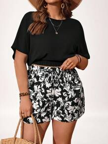 SHEIN LUNE Damen Urlaubs-Set in Großen Größen mit einfarbiger Fledermausärmel Bluse und Shorts mit Blume Muster, 2 Stücke - Schwarz - Übersicht 4