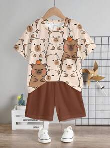 SHEIN Conjunto de 2 piezas de estilo informal para niño bebé con estampado de capibara, delfín de agua y boceto de dibujo animado, compuesto por camiseta de manga corta y pantalón corto de cuello redondo, adecuado para el verano