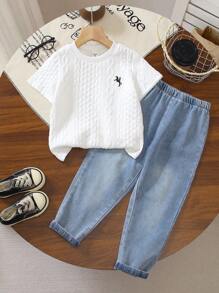 SHEIN 2pcs/Set Young Boy Fashion Versatile White Patterned Knit Fabric Embroidered Decor Round Neck Short Sleeve Top & Elastic Waist Real Denim Wash Long Pants Set, Suitable For Outdoor, Vacation, Shopping, Party, Photo Shooting - White - View 3
