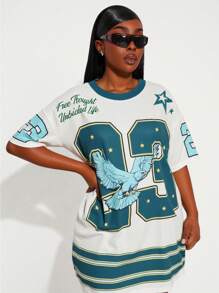 SHEIN SXY Robe t-shirt blanche à imprimé lettre bleue pour femmes grandes tailles, printemps et été, style casual sexy de rue. Convient pour la rue, le casual, le sexy, les sorties quotidiennes, le shopping, les rendez-vous. Fraîche, confortable à porter, facile à assortir, affinante, mettant la silhouette en valeur.