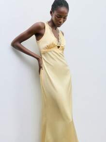 SHEIN X LOS FAVORITOS DE ANA GONZALEZ Maija 2025 Novo Vestido de Outono/Inverno para Mulheres com Decote em V, Renda, Recortes e Ombros Vazados, Moderno, Elegante, Urbano, Romântico, Refinado, Rústico, Estilo de Música, Festival, Aeroporto, Rua, Casamento, Convidado, Aniversário, Halloween, Negócios, Casual, Encontro, Festa, Saída, Convidado de Casamento, Formal - Amarelo - Visão 4