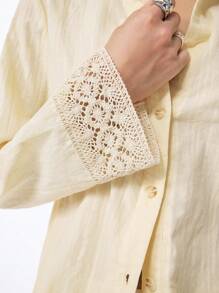 LYSMO Camisa holgada de lino a rayas de alta gama, inspirada en el estilo vintage francés "Cottagecore" para mujeres, lanzamiento de primavera-verano 2025. Presenta detalles bordados en los puños y diseño de patchwork. Perfecta para un estilo bohemio chic, estética Cottagecore, moda inspirada en lo vintage y looks casuales relajados. - Beis - Ver 8