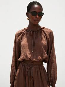 Aveloria Modichic 轻盈纯色透视长袖衬衫和系腰长裙女士夏季度假套装 - 咖啡棕 - 查看 3
