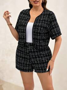 Chikora 曲线加大码女式格子印花短袖上衣和短裤休闲日常两件套，适合外出、情人节、复古女装、老钱风格女装、工作服、夏季、商务休闲女装、办公室