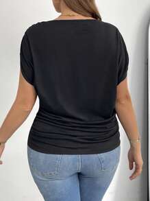 SHEIN Essnce 大码女装春夏时尚休闲宽松舒适日常百搭修身黑色露肩短袖T恤，简约风格，工作上衣，欧洲夏季，露肩上衣，女士教堂服装，教师服装 - 黑色 - 查看 2