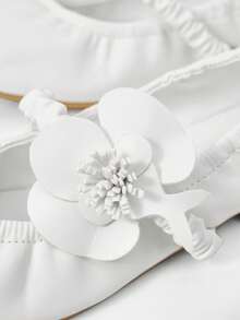 MOTF PU皮革花朵平底鞋 - 白色 - 查看 5