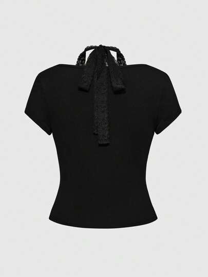 Grunge Punk T-shirt slim col rond femme en 2-en-1 avec pendentif croix gothique et empiècement en dentelle