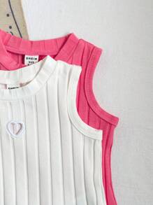 SHEIN 2 件套女婴幼儿 0-3 岁春夏新款基本款镂空心形圆领无袖短款 T 恤上衣，棉质针织材质，粉色和白色