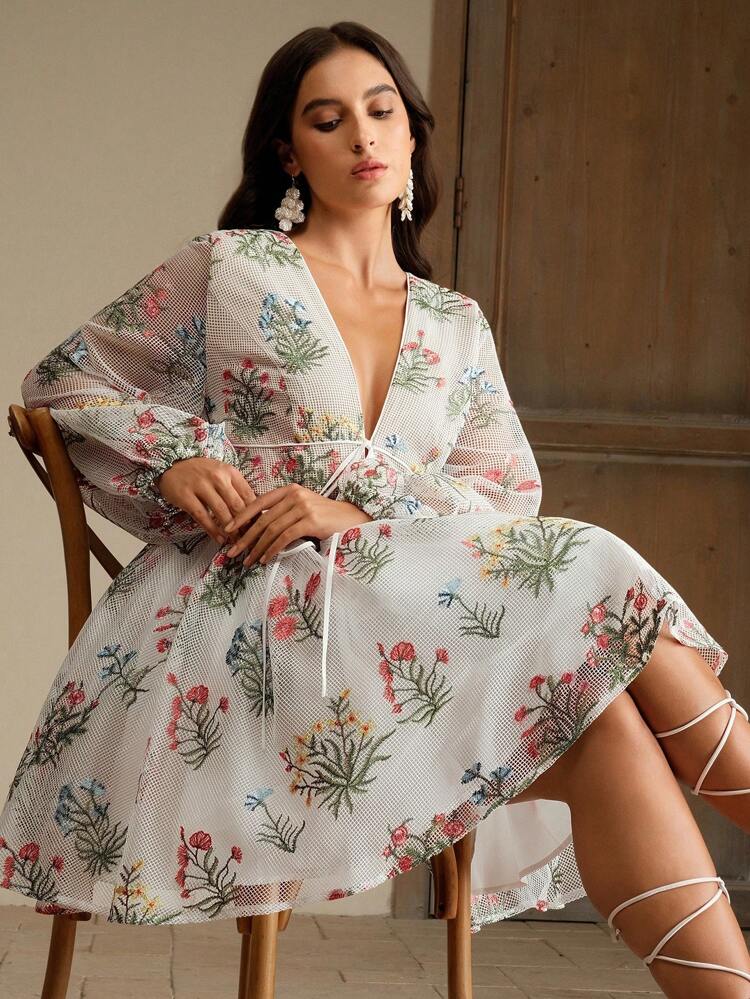 Plus Size Women Elegant Colorful Hollow Embroidery Floral V-Neck Puff Sleeve Tie Waist Short Dress