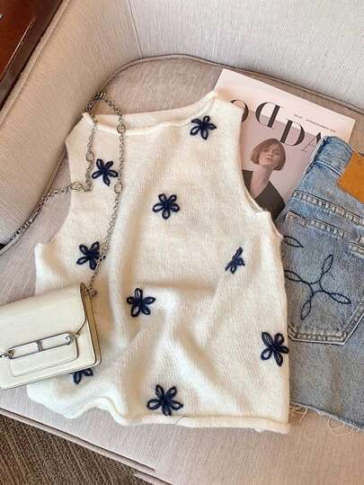 SHEIN Frenchy Women Floral Print Round Neck Casual Knit Vest,Tops For School In Fall/Winter White