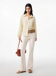 LYSMO Camisa holgada de lino a rayas de alta gama, inspirada en el estilo vintage francés "Cottagecore" para mujeres, lanzamiento de primavera-verano 2025. Presenta detalles bordados en los puños y diseño de patchwork. Perfecta para un estilo bohemio chic, estética Cottagecore, moda inspirada en lo vintage y looks casuales relajados. - Beis - Ver 5