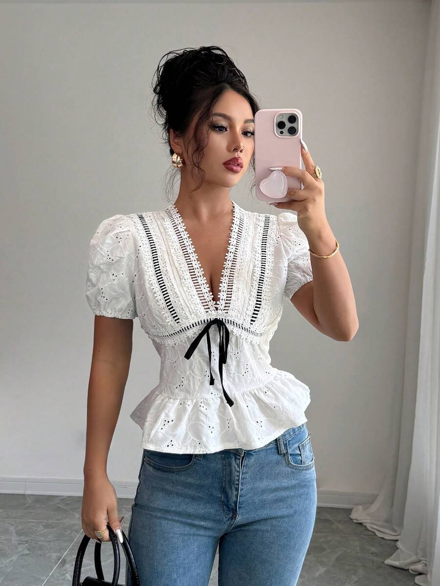 Elenzga Damen Bluse mit besticktem V-Ausschnitt, Rüschen-Ziernaht und Puffärmeln