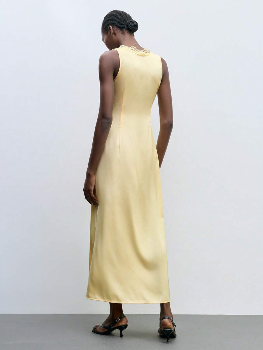 SHEIN X LOS FAVORITOS DE ANA GONZALEZ Maija 2025 Novo Vestido de Outono/Inverno para Mulheres com Decote em V, Renda, Recortes e Ombros Vazados, Moderno, Elegante, Urbano, Romântico, Refinado, Rústico, Estilo de Música, Festival, Aeroporto, Rua, Casamento, Convidado, Aniversário, Halloween, Negócios, Casual, Encontro, Festa, Saída, Convidado de Casamento, Formal - Amarelo - Visão 1