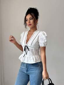 Elenzga Damen Bluse mit besticktem V-Ausschnitt, Rüschen-Ziernaht und Puffärmeln