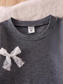2 pezzi Completo primavera/autunno per ragazze giovani con maglietta girocollo grigia comoda con decorazione in pizzo e fiocco, e pantaloni casual