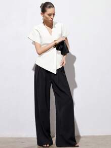 Aveloria Modichic 简约优雅百搭 V 领宽肩宽身材束腰白色纹理面料不对称下摆设计装饰纽扣盖袖女式夹克 - 白色 - 查看 3