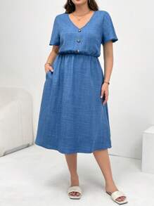 SHEIN Essnce 大码女装春夏时尚休闲宽松舒适日常百搭修身V领短袖收腰蓝色中长款带口袋连衣裙，欧洲夏季，女士教师装，太阳裙，简约风格 - 藍色 - 查看 3