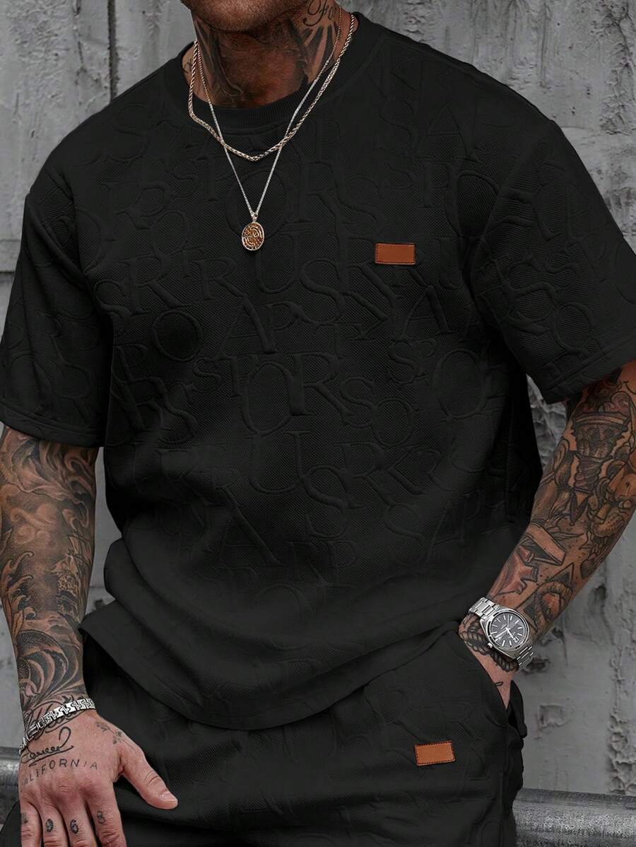 Manfinity CasualCool 男士休闲圆领T恤，INS简约时尚英文字母压花纹理面料男士纹理T恤。黑色 - 黑色 - 查看 1