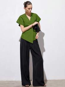 Aveloria Modichic 简约设计，优雅百搭的V领盖袖白色纹理不对称下摆西装外套，配有装饰纽扣，适合女士