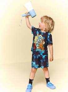 SCOOBY-DOO X SHEIN Outfit casual in stile sportivo per ragazzo giovane con maglietta a maniche corte con stampe di cartoni animati e tie-dye e pantaloncini