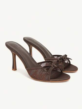 CUCCOO CHICEST Damen Kaffeebraune Wildleder + Kontrastmesh Schleifen Dekor Elegante Mule High Heel Runde Zehe Sandalen