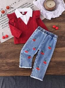 SHEIN Explorewe 2 件/套女婴 2 合 1 上衣和牛仔裤套装。上衣采用仿 2 件套设计，白色衬衫领和红色华夫格纹理针织面料，V 领和飘袖，时尚百搭，引人注目。牛仔裤采用草莓刺绣和流苏袖口，形成强烈对比。整体造型时尚、甜美、可爱。可爱、休闲、运动、清新的乡村风格，适合春夏户外玩耍、度假、日常穿着和旅行。 - 紅色 - 查看 4