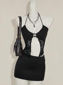 SHEIN ICON Conjunto de top sin espalda con encaje a contraste y decoración de rhinestones, y mini falda ajustado en estilo Y2K - Negro - Ver 1