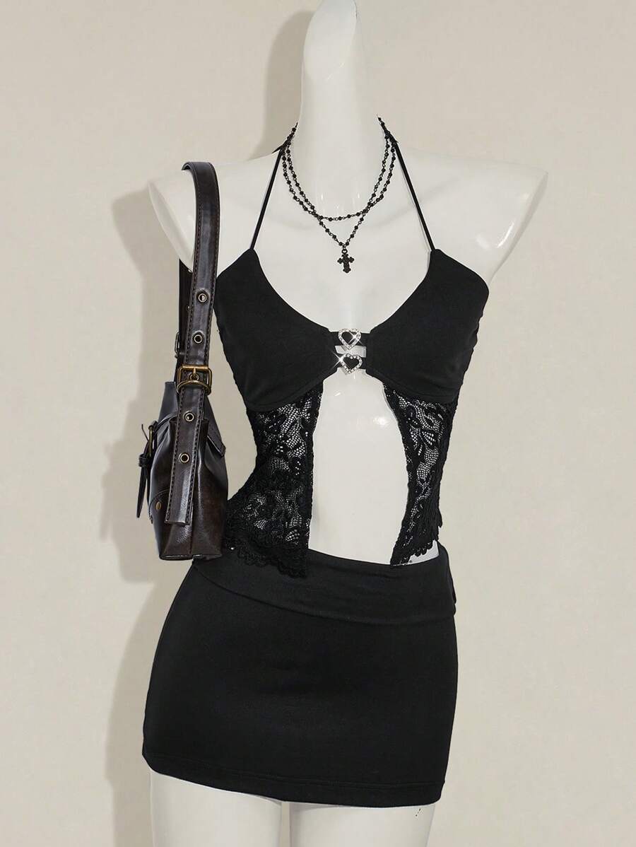SHEIN ICON Conjunto de top sin espalda con encaje a contraste y decoración de rhinestones, y mini falda ajustado en estilo Y2K - Negro - Ver 1