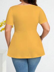 SHEIN Clasi 大码女式纯色褶皱V领短袖休闲T恤，夏季 - 芥末黃 - 查看 2