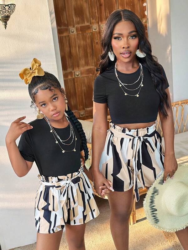 SHEIN Tween Girls Black Knit T-Shirt + Printed Loose Shorts 2 Pieces Set, Casual Everyday Matching Outfits, Fashion Streetwear (2 Sets Sold Separately)