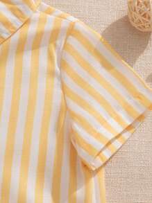Souflis Souflis Conjunto de 2 piezas de camisa con estampado de rayas de bloques de color y pantalones cortos lisos para niños, look de caballero, conjunto para usar en verano en el diario y en fiestas - Amarillo - Ver 5