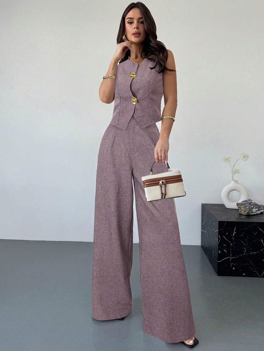 Firerie Nuovo completo primavera da donna composto da gilet in lino color cachi con fibbia metallica asimmetrica e pantaloni slim a vita alta, elegante per l'ufficio