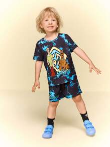 SCOOBY-DOO X SHEIN Outfit casual in stile sportivo per ragazzo giovane con maglietta a maniche corte con stampe di cartoni animati e tie-dye e pantaloncini