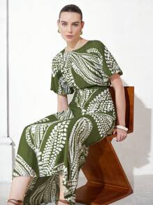 Aveloria Modichic 优雅大方的度假连衣裙，白底绿竹针织花卉印花，圆领短袖，收腰A字裙 - 彩色 - 查看 3