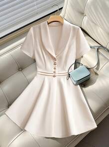 Chiquease Robe courte pour femme avec col, froncée et à boutons devant